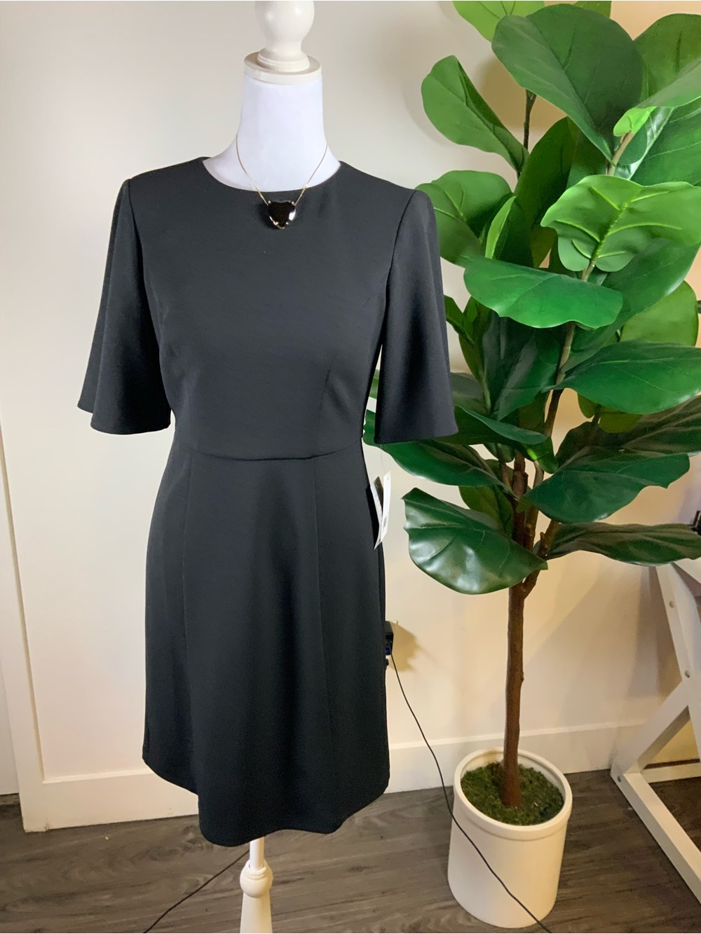 Donna Morgan Black A-Line Midi Dress with Flutter Sleeves